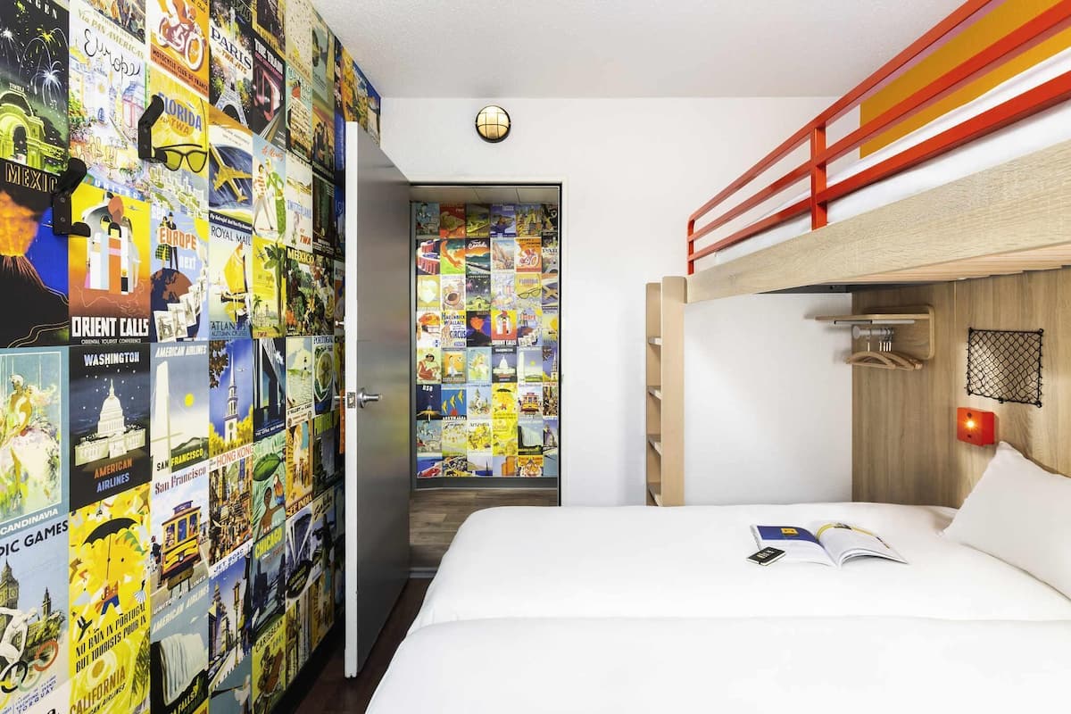 Room, 3 Twin Beds, Mezzanine (Break Room) | Blackout drapes, free WiFi, bed sheets