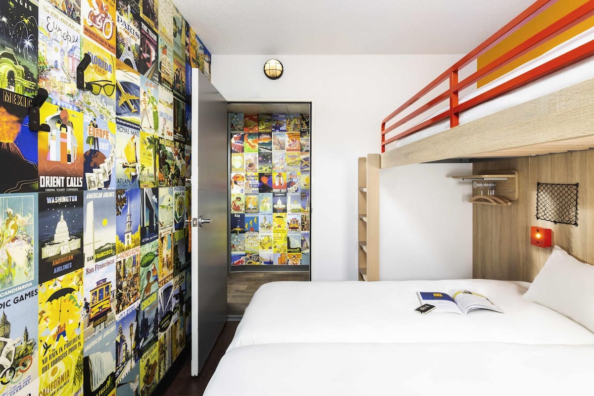 Chambre, 3 lits une place, en mezzanine (Break Room) | Rideaux occultants, Wi-Fi gratuit, draps fournis