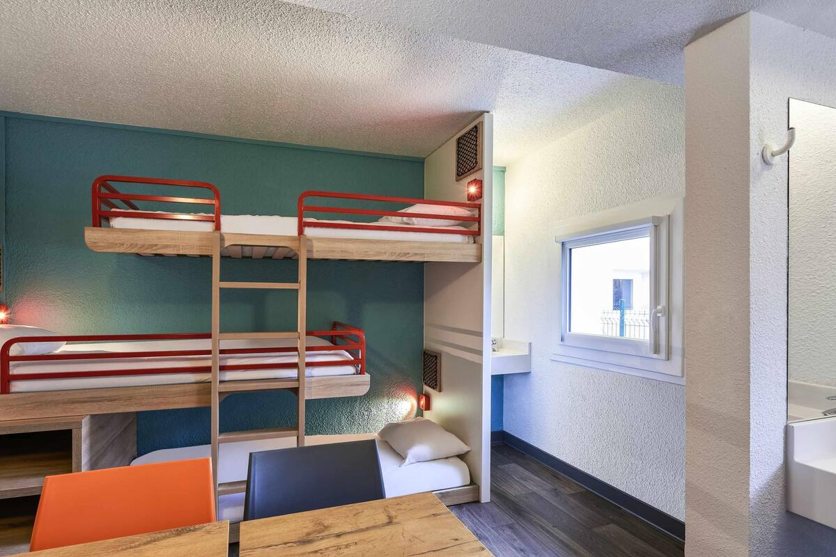 Desk, free WiFi, bed sheets