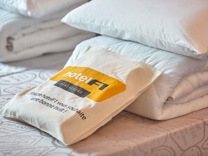 デスク、WiFi (無料)、ベッドシ  ーツ