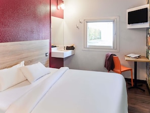 Quarto (Tandem) | Escrivaninha, Wi-Fi de cortesia, roupa de cama