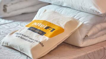 Escriptori, wifi gratuïta i roba de llit