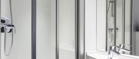 Room, 1 Double Bed, Private Bathroom (Cabrio) | Bathroom | Eco-friendly toiletries, towels
