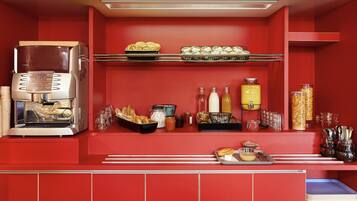 Petit déjeuner buffet (5.90 EUR par personne)