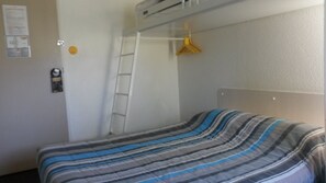 Triple Room | Desk