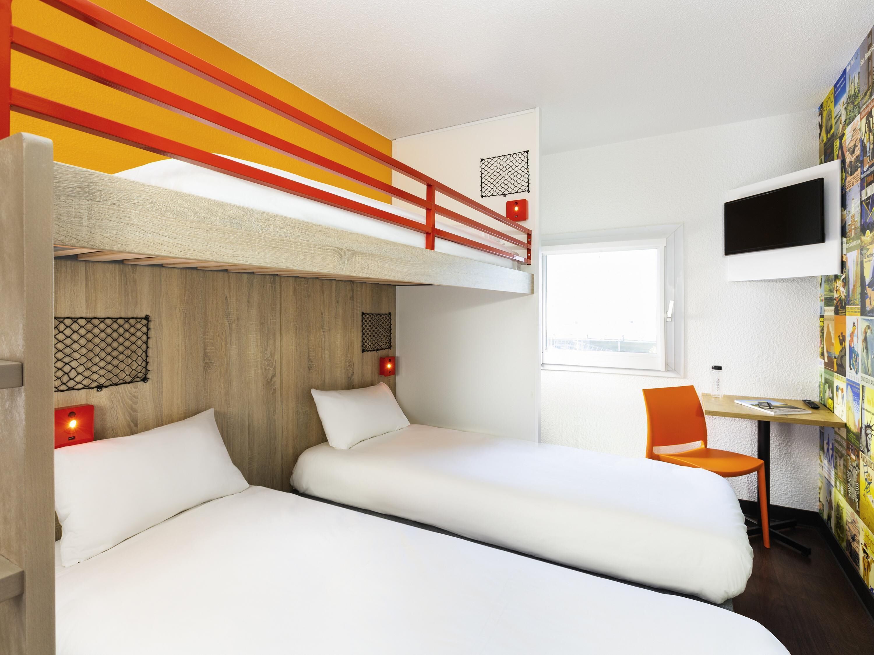 Habitación, 3 camas individuales (#Ontheroad Basics) | Escritorio y ropa de cama 