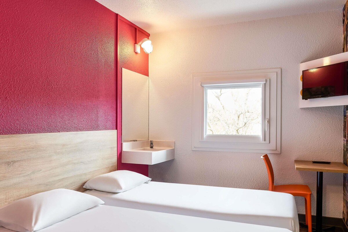 Room, 2 Twin Beds (Side Car) | Cribs (free), WiFi (free), bed sheets