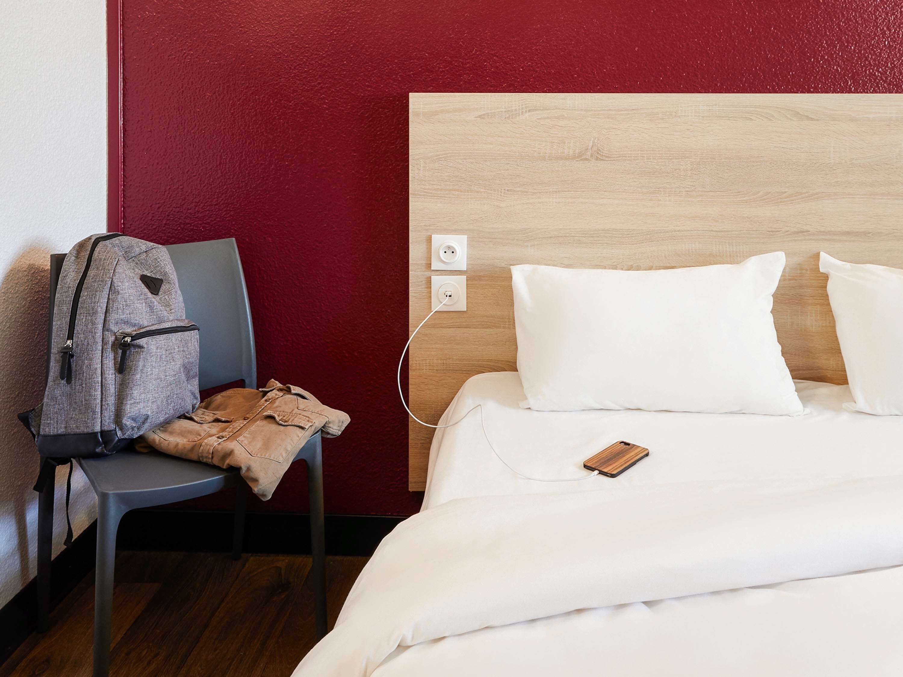 Room (Tandem)