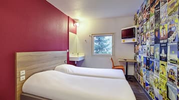 Room, 2 Katil Bujang (Single), Shared Bathroom (Side Car) | Meja, Wi-fi percuma, cadar katil