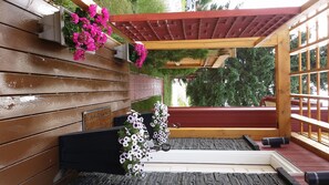 Porch - Eileen's Bed & Breakfast - Guest House (Hay River)