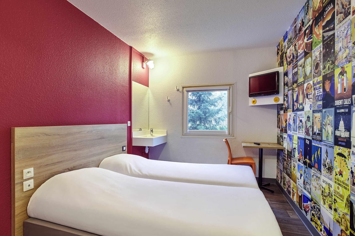 Room, 2 Twin Beds, Shared Bathroom (Side Car) | Desk, laptop workspace, blackout drapes, free WiFi