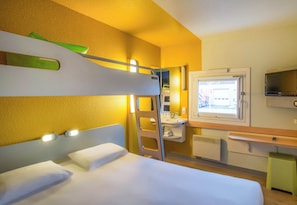 Desk, soundproofing, iron/ironing board, free WiFi