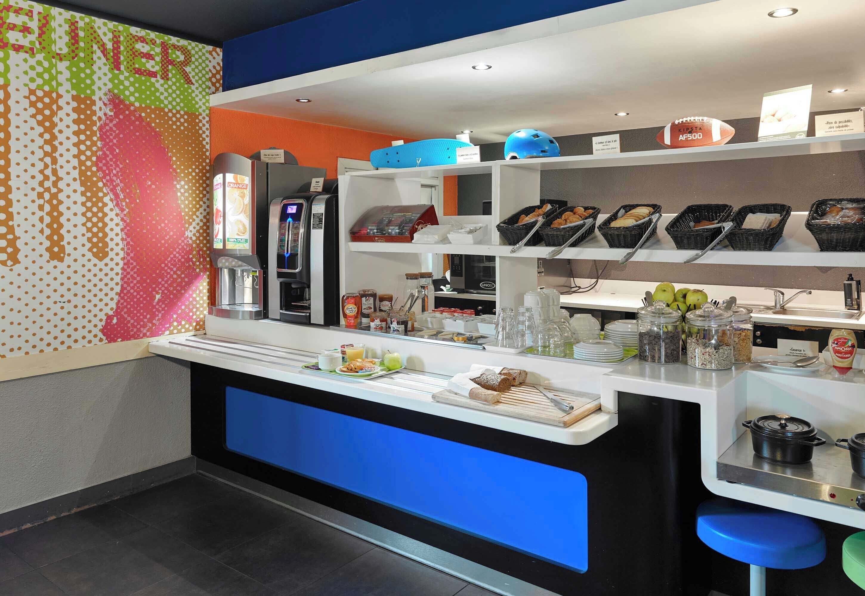 Daily buffet breakfast for a fee