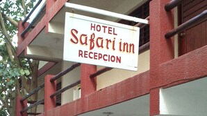 A hotel named "Hotel Safari Inn" with a reception area. - Safari Inn (Cozumel)