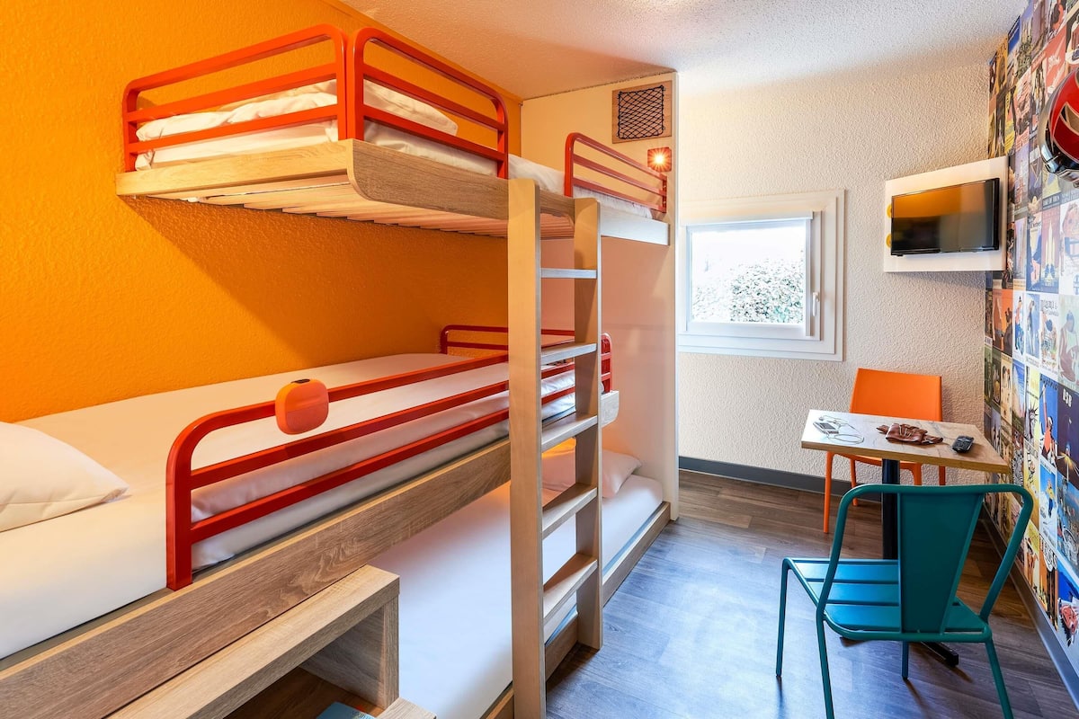 Desk, blackout curtains, soundproofing, free cots/infant beds