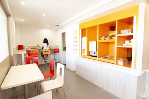 Colazione a buffet a pagamento, servita tutte le mattine 