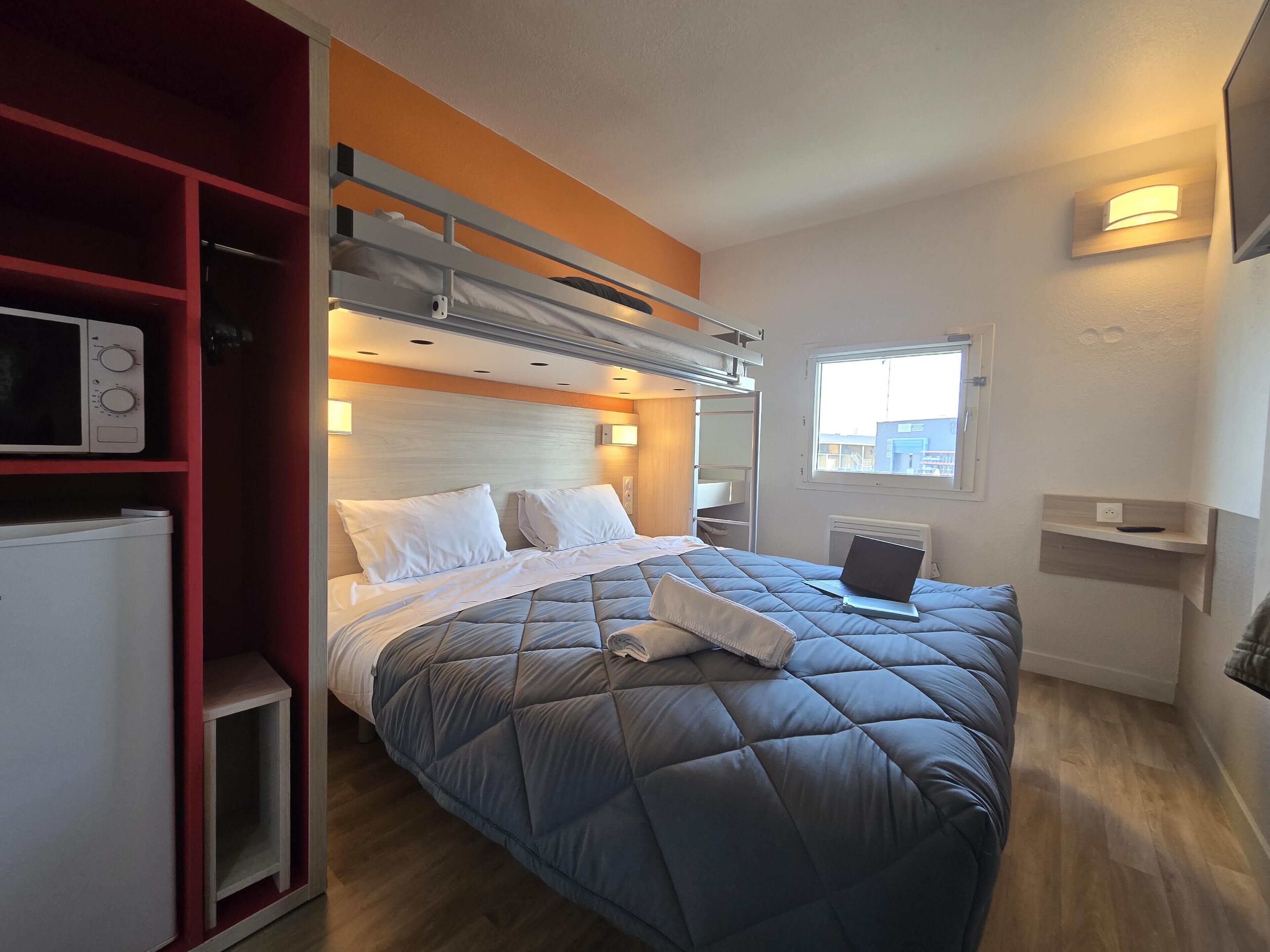 Bureau, rideaux occultants, chambres insonorisées, Wi-Fi gratuit