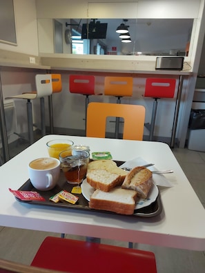 Daily buffet breakfast (EUR 9.90 per person)
