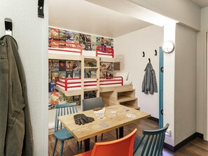 Individually furnished, blackout curtains, free cots/infant beds - hotelF1 Chambéry Nord (Chambery)