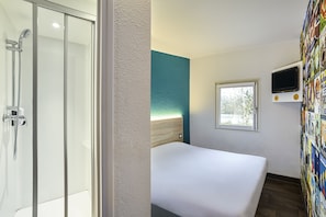 Habitación, 1 cama doble, baño privado (Cabrio) | Mobiliario individual, cortinas opacas, cunas gratuitas y wifi gratis