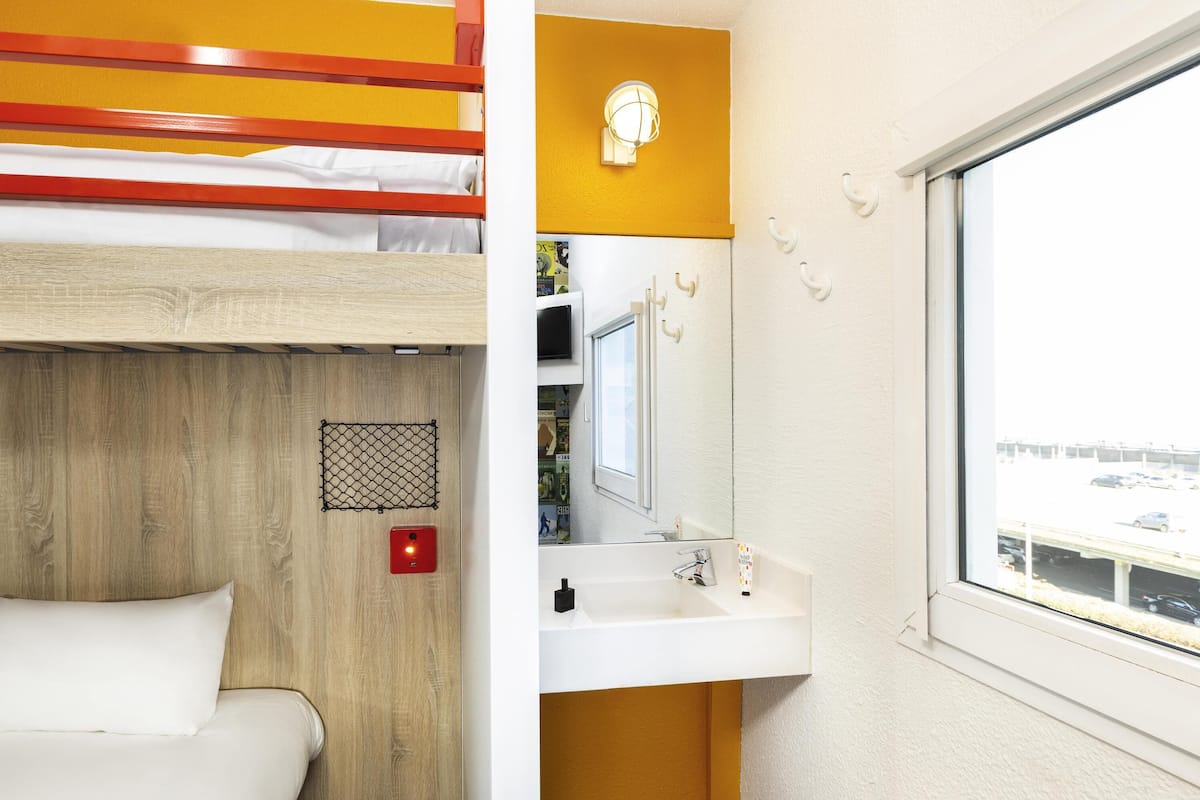 Habitación, 1 cama doble (Break) | Mobiliario individual, cortinas opacas, cunas gratuitas y wifi gratis