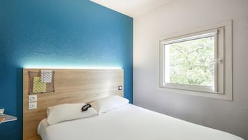 Room, 1 Double Bed, Private Bathroom (Cabrio) | Individually furnished, blackout drapes, free cribs/infant beds
