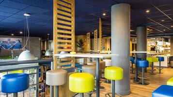 Petit déjeuner buffet (10.90 EUR par personne)