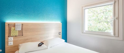 Rum - 1 dubbelsÀng - privat badrum (Cabrio) | Skrivbord, gratis barnsÀngar, gratis wi-fi och sÀngklÀder