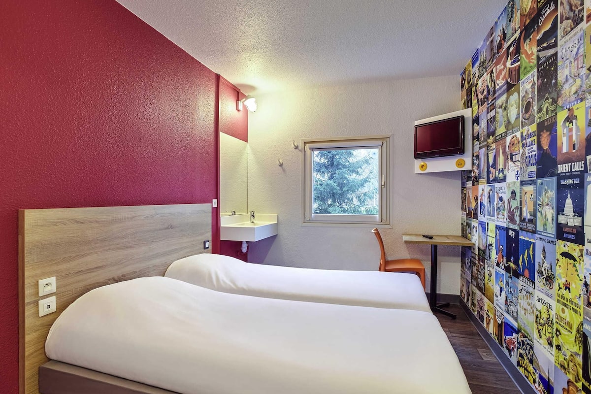 Habitación, 1 cama matrimonial (Side Car) | Escritorio, cunas gratuitas, wifi gratis y ropa de cama