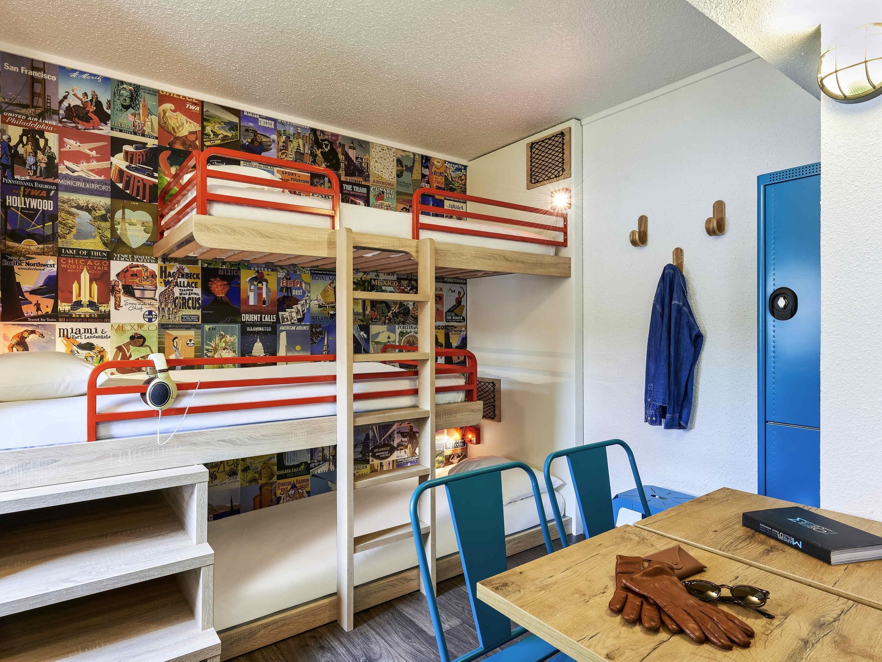 Quarto, várias camas (Combi) | Escrivaninha, berços grátis, Wi-Fi de cortesia, roupa de cama