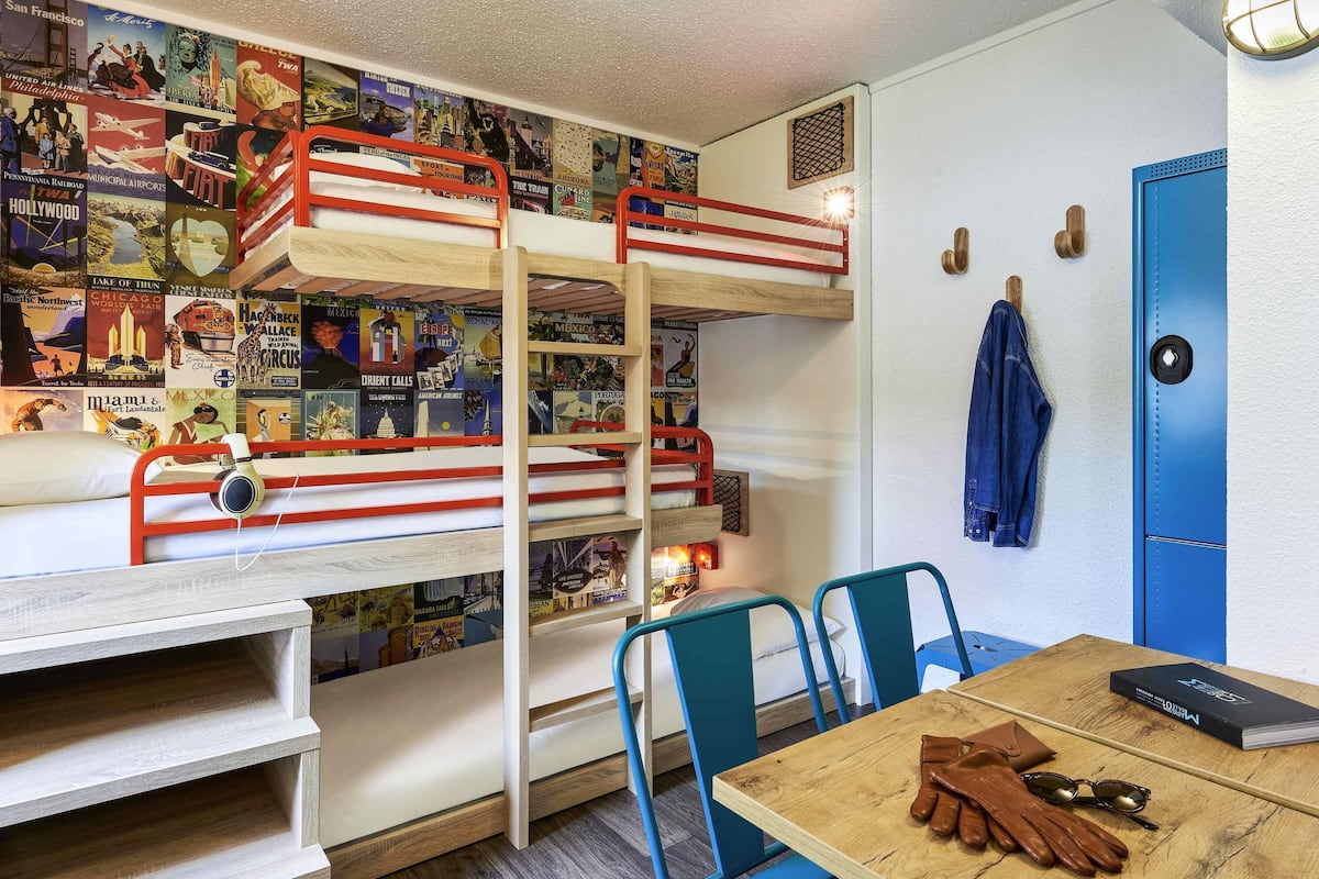 Zimmer, Mehrere Betten (Combi) | Schreibtisch, kostenlose Babybetten, kostenloses WLAN, Bettwäsche