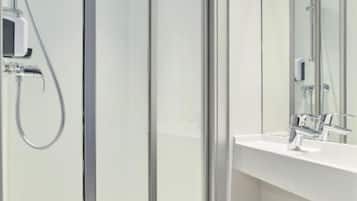 Ducha, artículos de tocador ecológicos, secador de pelo, toallas