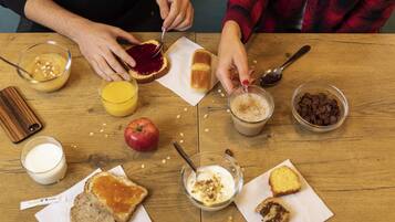 Petit déjeuner buffet servi en supplément en semaine
