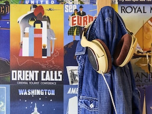 A poster with 'Orient Calls' and 'Washington' text, a pair of headphones, and a denim jacket. - hotelF1 Clermont-Ferrand East (Clermont-Ferrand)