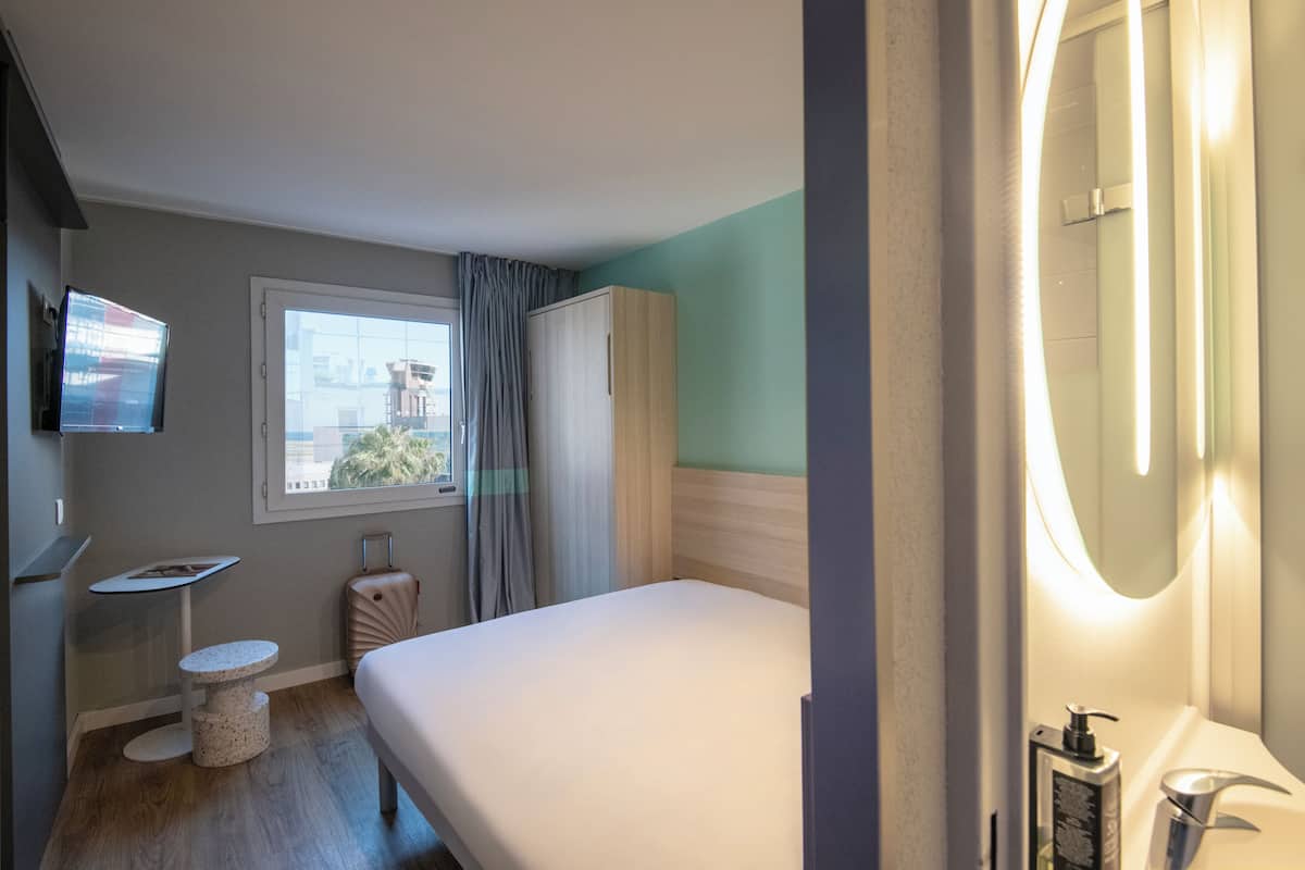 Triple Room, Multiple Beds | Desk, blackout drapes, soundproofing, free WiFi