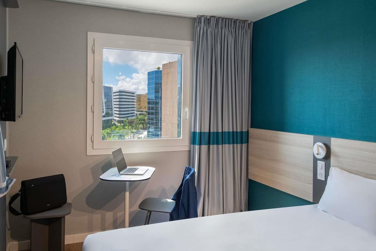 Habitación doble | Escritorio, cortinas blackout, insonorización y wifi gratis