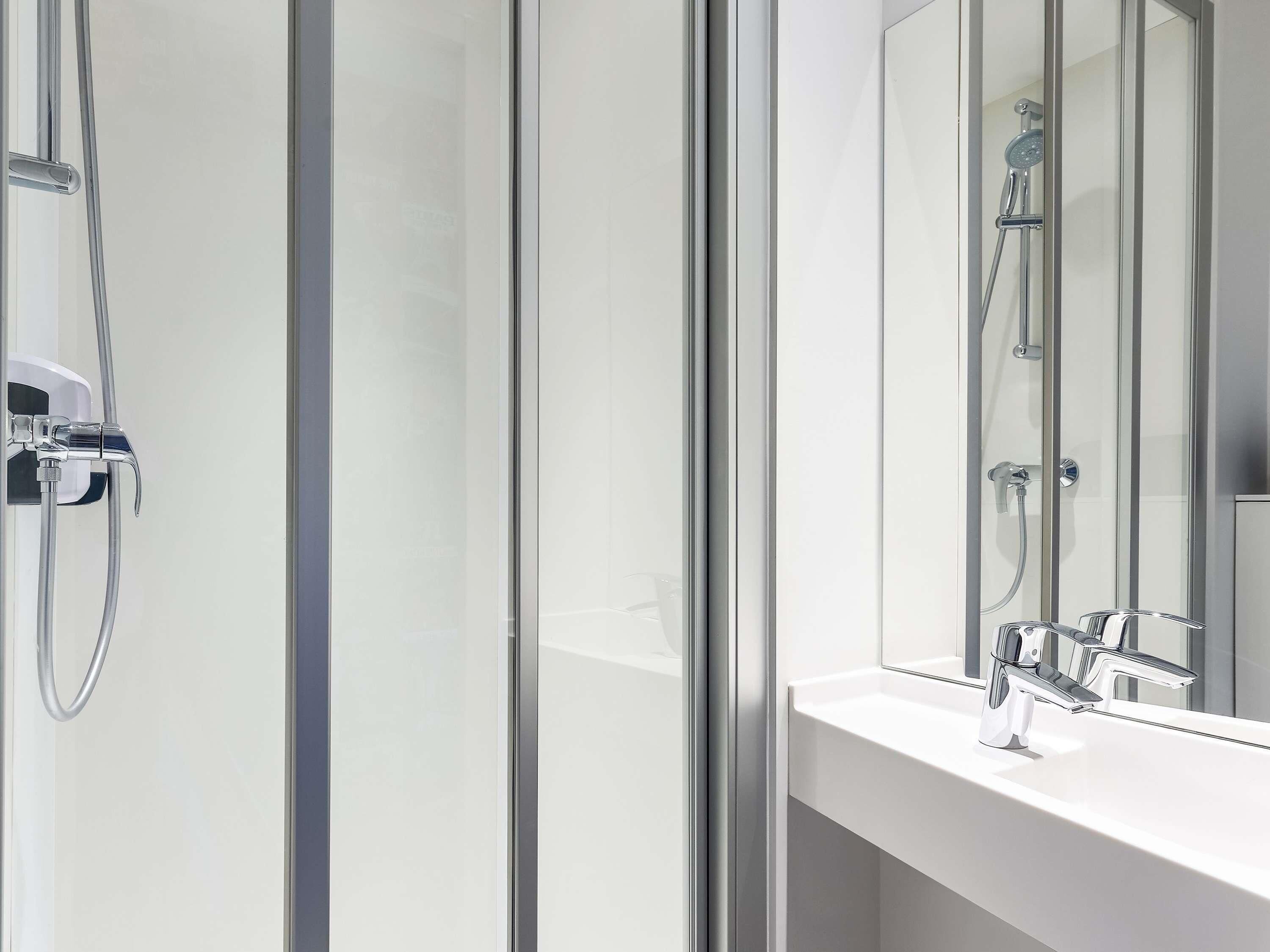 Room, 1 Double Bed, Private Bathroom (Cabrio) | Desk, soundproofing, WiFi (free), bed sheets