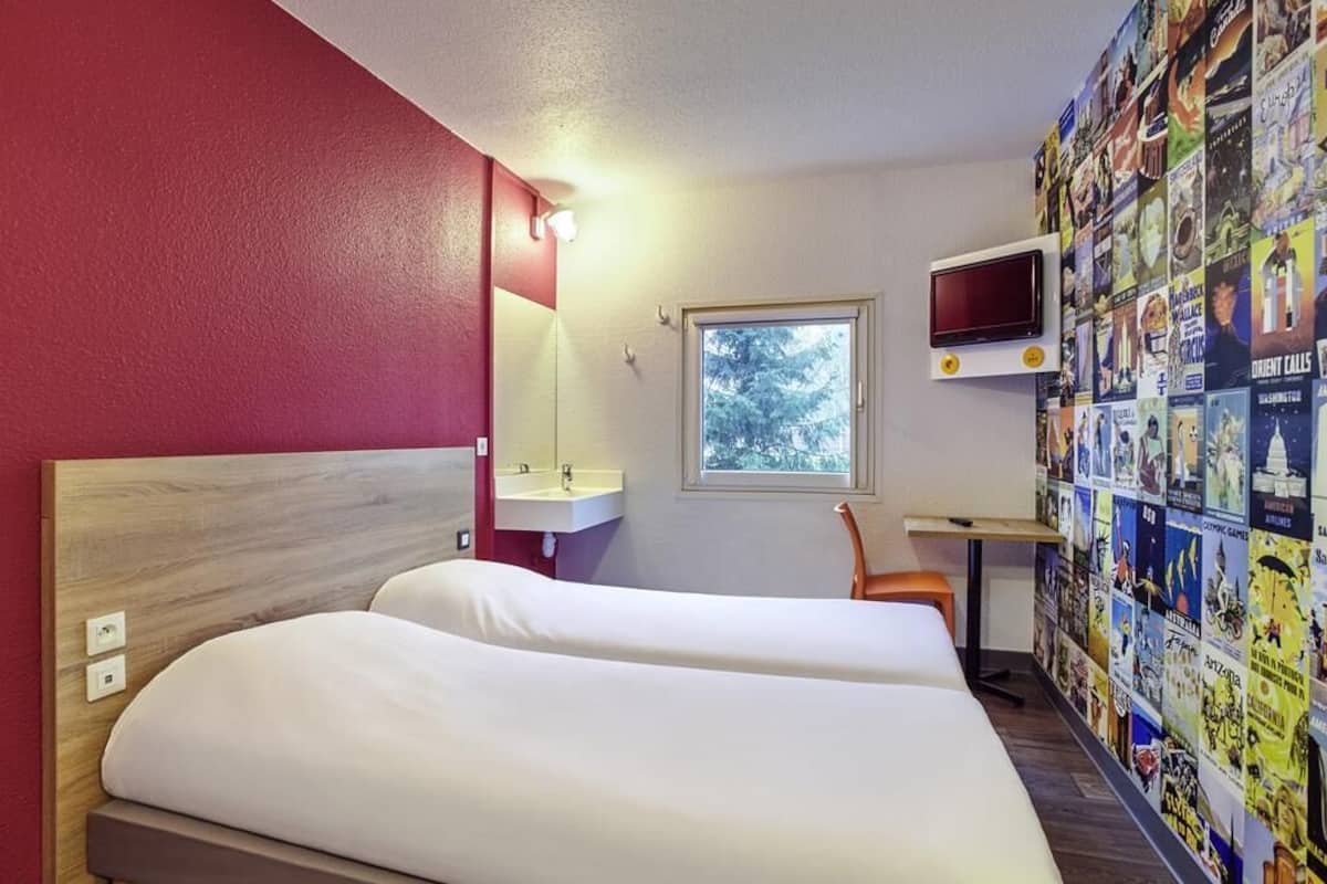 Habitación, 1 cama matrimonial (Side Car) | Escritorio, insonorización, wifi gratis y ropa de cama