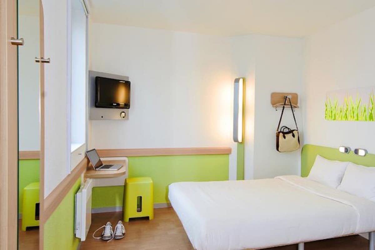 Bureau, rideaux occultants, Wi-Fi gratuit, draps fournis
