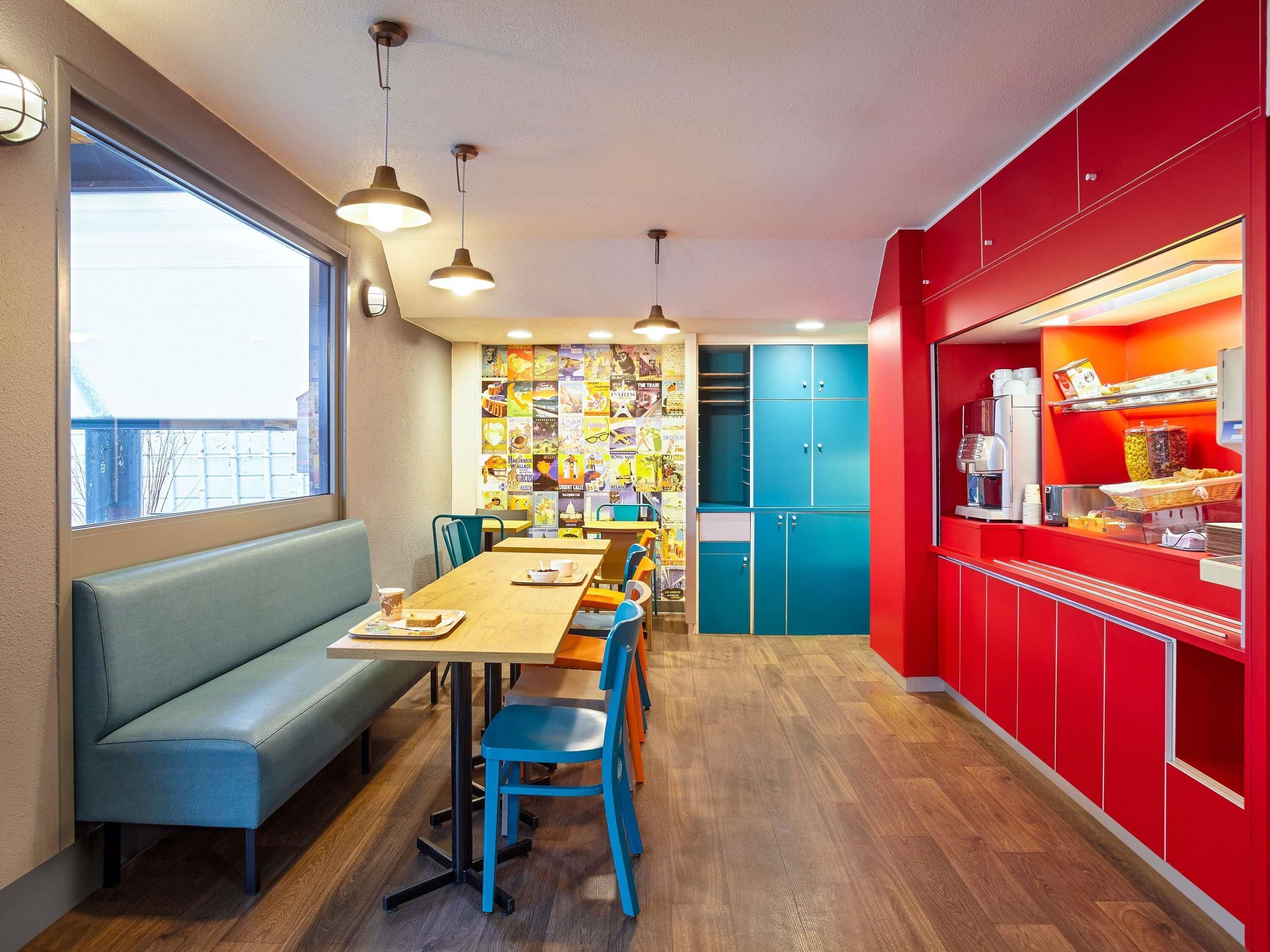 Tägliches Frühstücksbuffet (5.90 EUR pro Person)