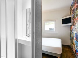Quarto, 1 cama de casal, banheiro privativo (Cabrio) | Escrivaninha, berços grátis, Wi-Fi de cortesia, roupa de cama