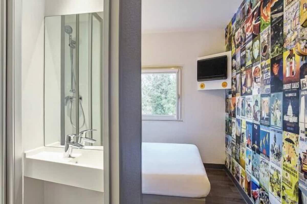 Skrivebord, barnesenger (inkludert), wi-fi (inkludert) og sengetøy