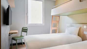 Room, 3 Twin Beds | Desk, soundproofing, free cribs/infant beds, free WiFi