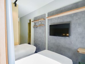 Rom, 3 enkeltsenger | Skrivebord, lydisolert, barnesenger (inkludert) og wi-fi (inkludert)