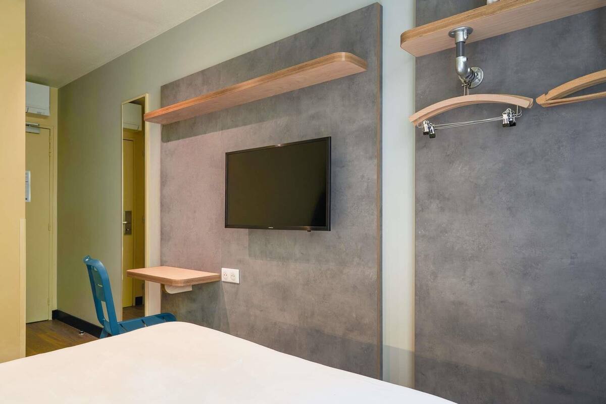 Double Room | Desk, soundproofing, cribs (free), WiFi (free)