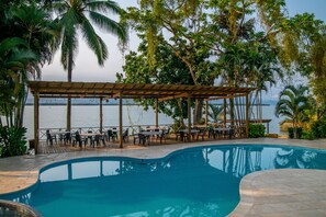 2 utendørsbassenger