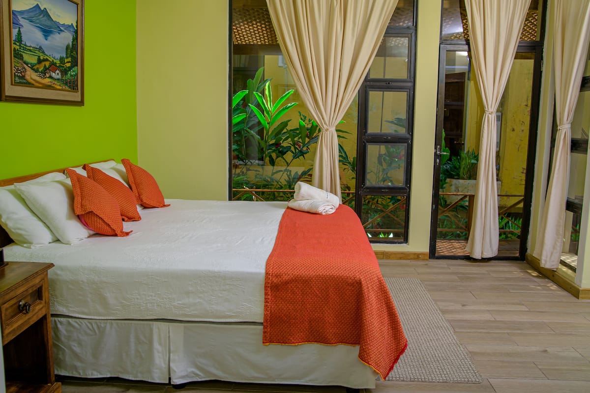 Executive Room, 1 King Bed, Lake View | 2 bedrooms, bed sheets