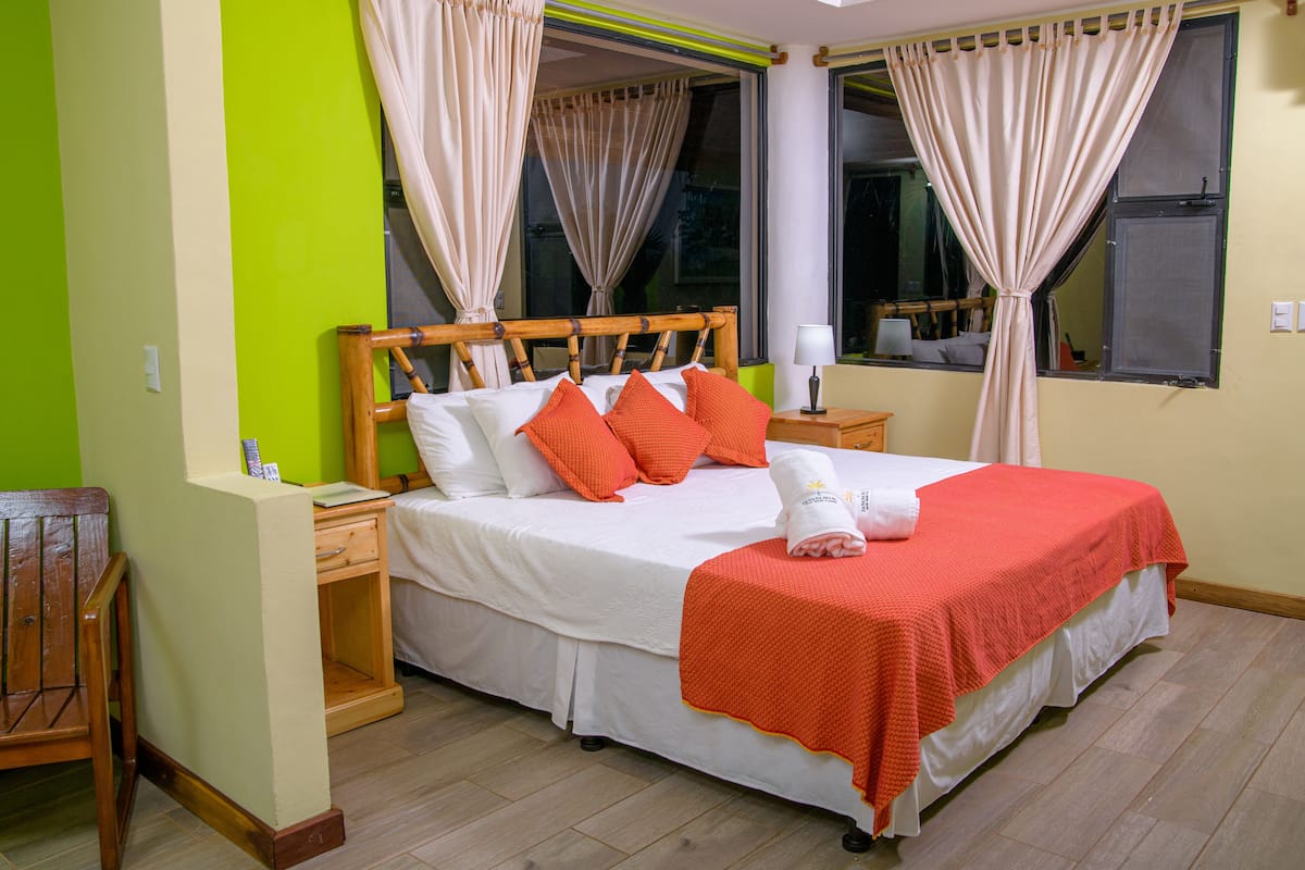 Family Suite, 2 Bedrooms, Tower | 2 bedrooms, bed sheets