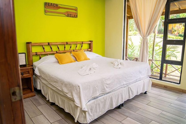 Executive Room, 1 King Bed, Lake View