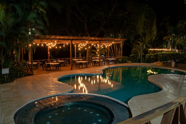 2 outdoor pools